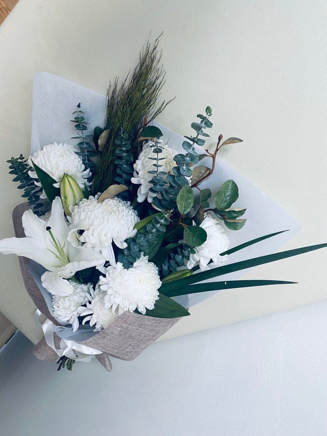 Chrysanthemums with oriental lily and mix Foliage 600hx450w