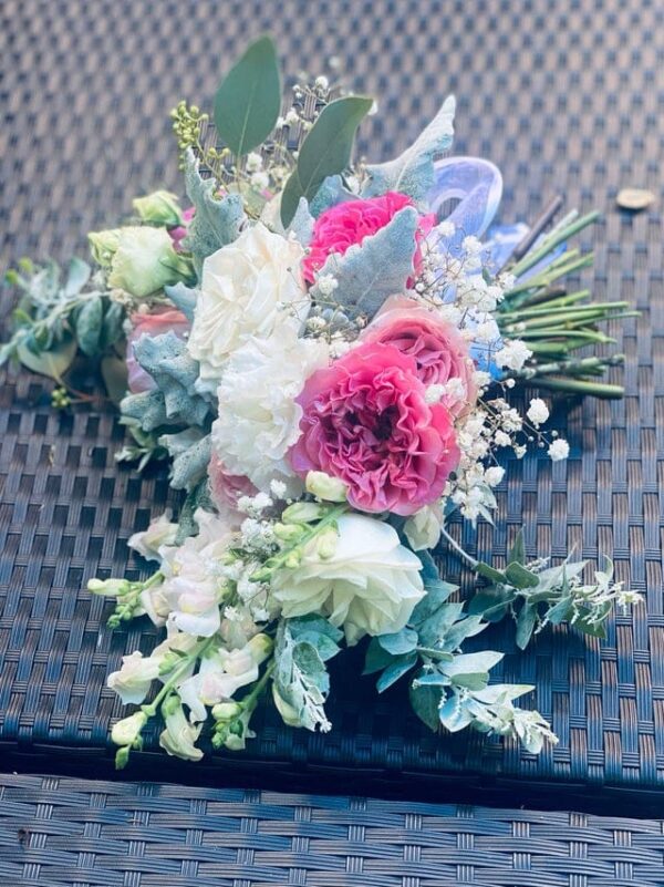 Rose, Dragon snap and baby's breath bridal Bouquet — Sun's Florist, Kogarah